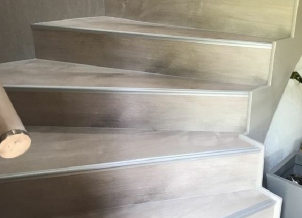 Nẹp cầu thang nhôm là gì và nó có thể mang lại những lợi ích nào cho bạn?